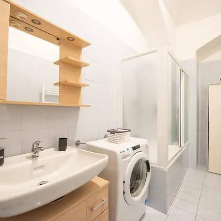 Appartement Lombroso 15 *