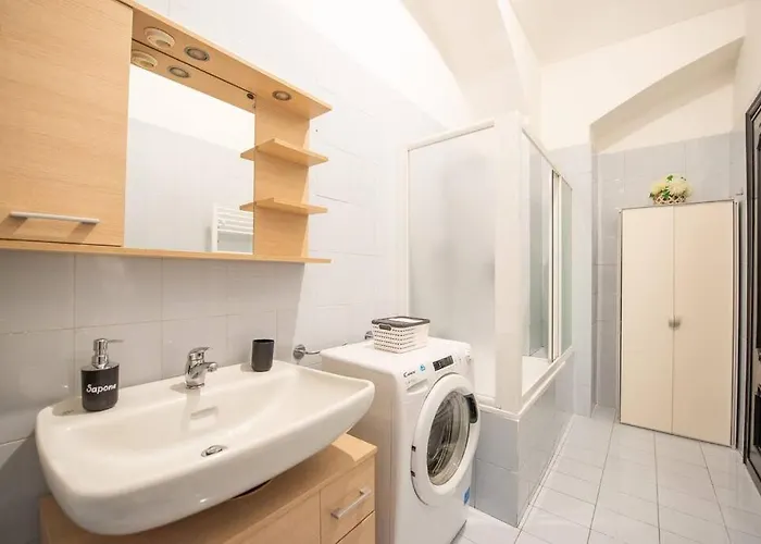 Apartament Lombroso 15 *